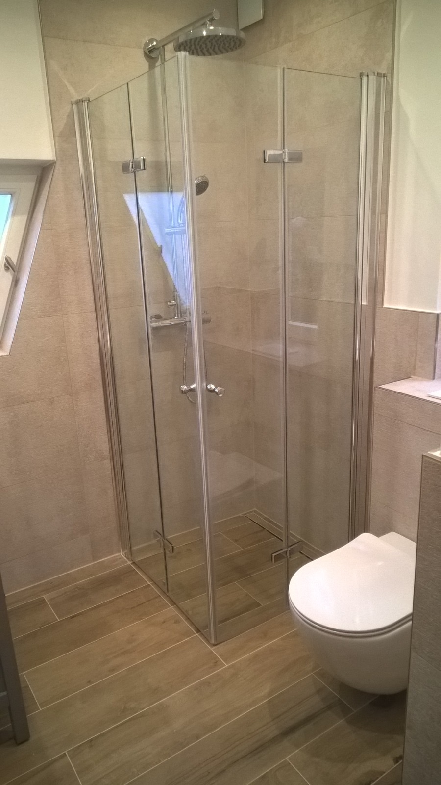 Nachher: Edles Badezimmer mit Dusche